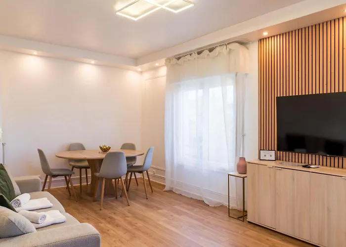 L'épurée, Centre Ville, 150m De La